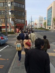 徒歩で美術館へ